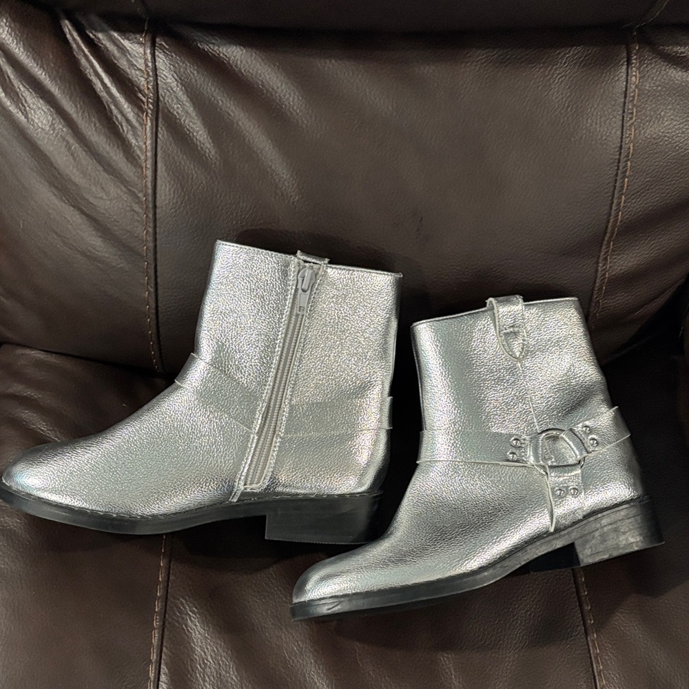 Dolce Vita. Silver Ankle Boots